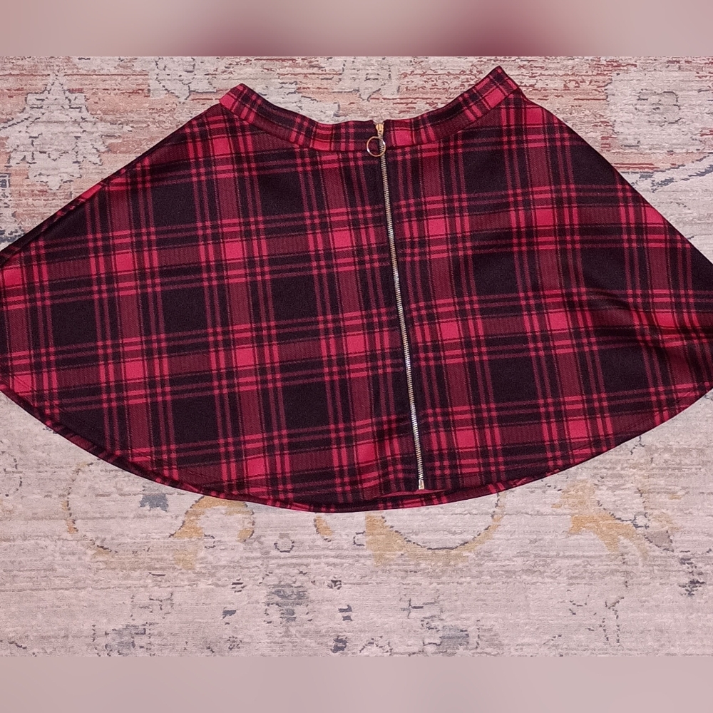 Hot Top Plaid Red black mini skirt size Large